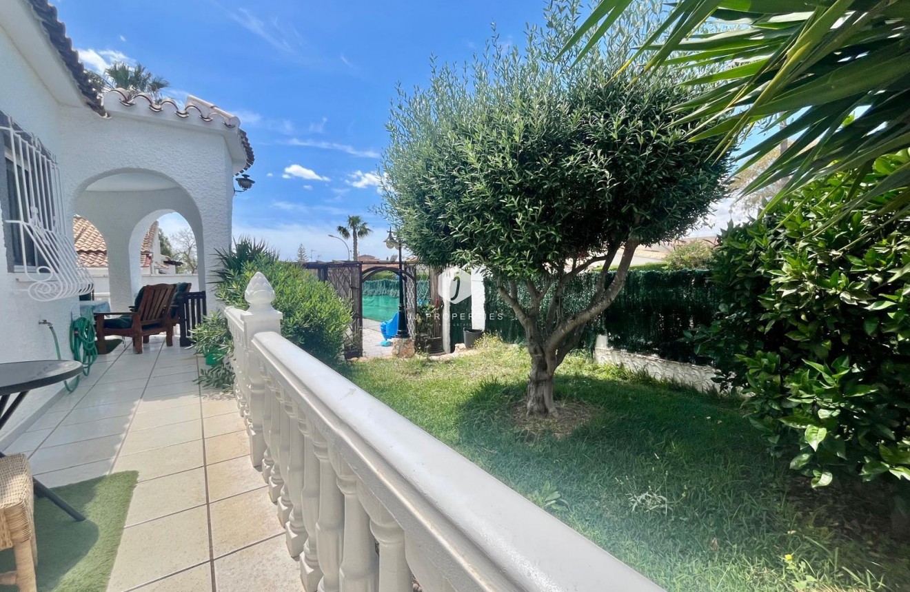 Resale - Villa -
Orihuela Costa - La Florida