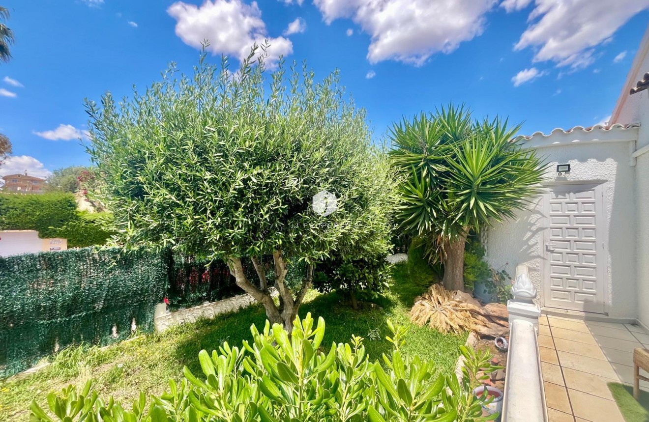 Resale - Villa -
Orihuela Costa - La Florida