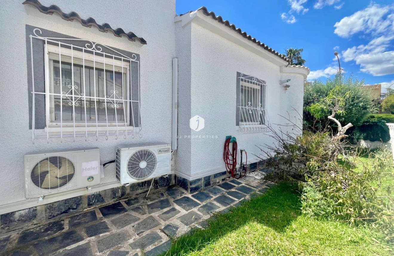 Resale - Villa -
Orihuela Costa - La Florida
