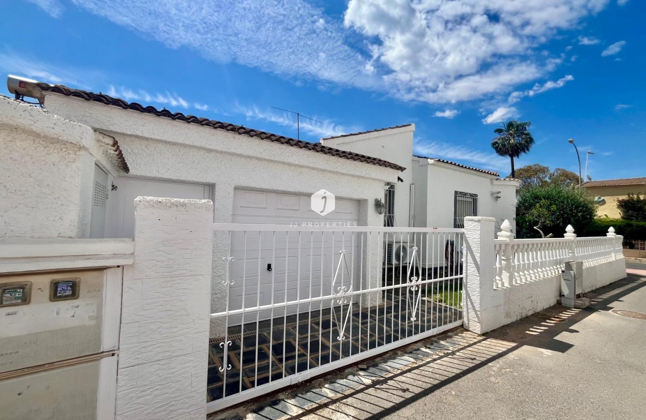 Resale - Villa -
Orihuela Costa - La Florida