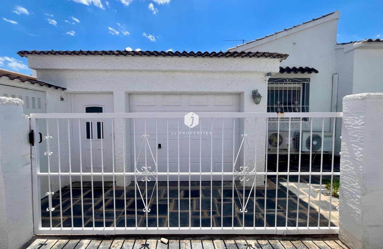 Resale - Villa -
Orihuela Costa - La Florida