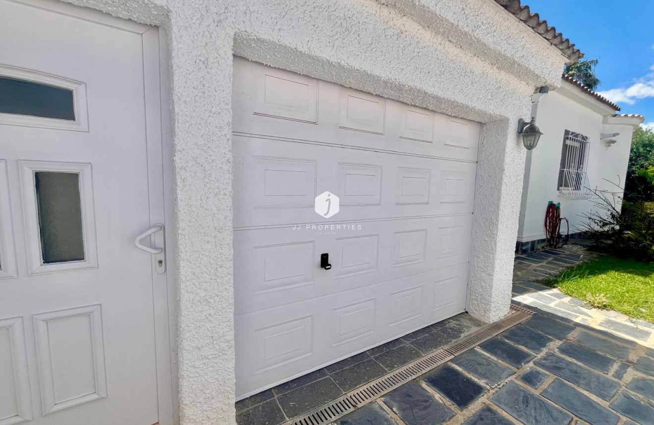 Resale - Villa -
Orihuela Costa - La Florida