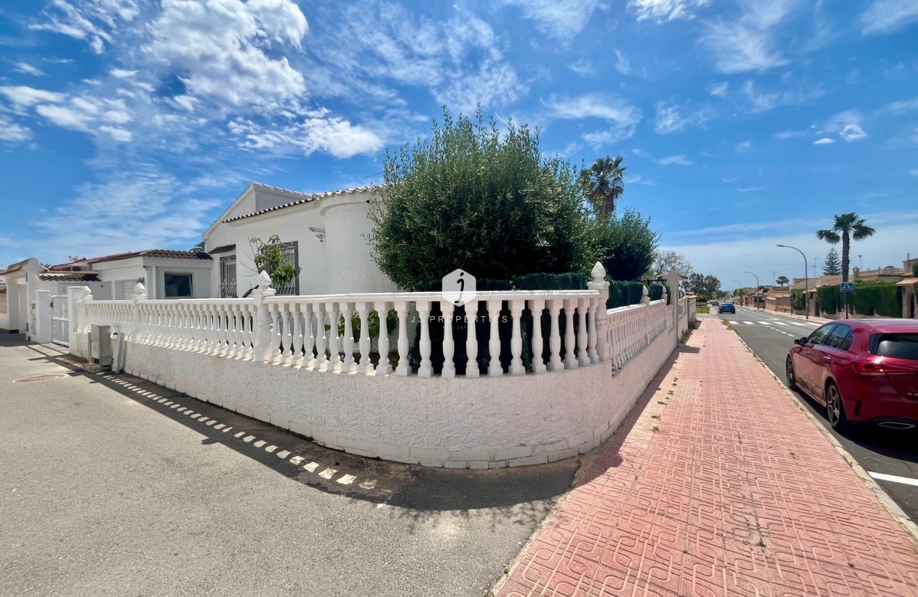 Resale - Villa -
Orihuela Costa - La Florida