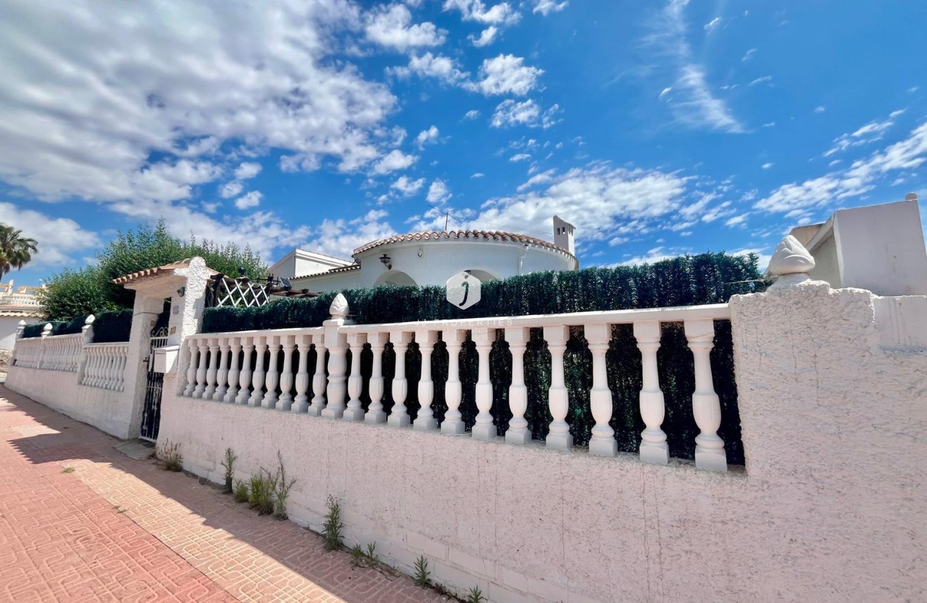 Resale - Villa -
Orihuela Costa - La Florida