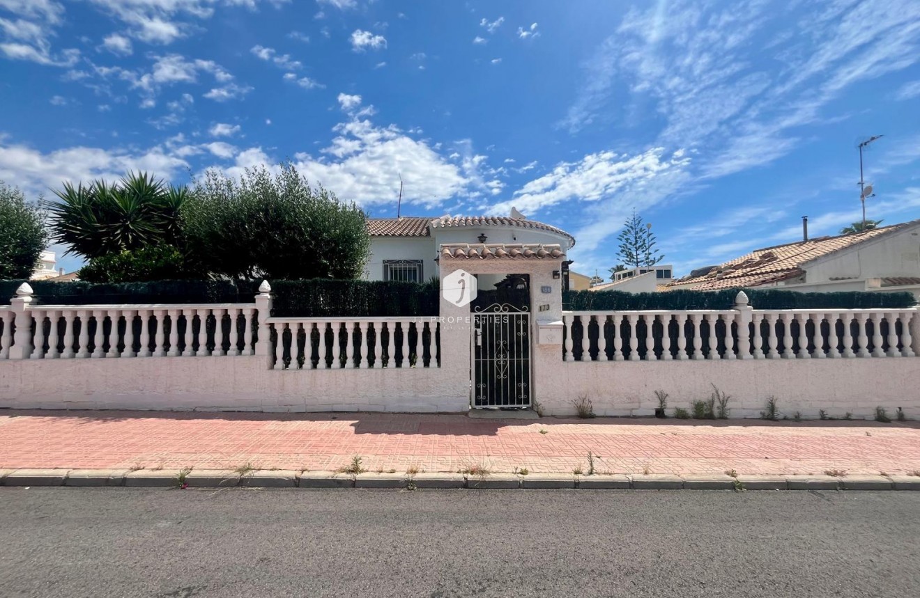 Resale - Villa -
Orihuela Costa - La Florida