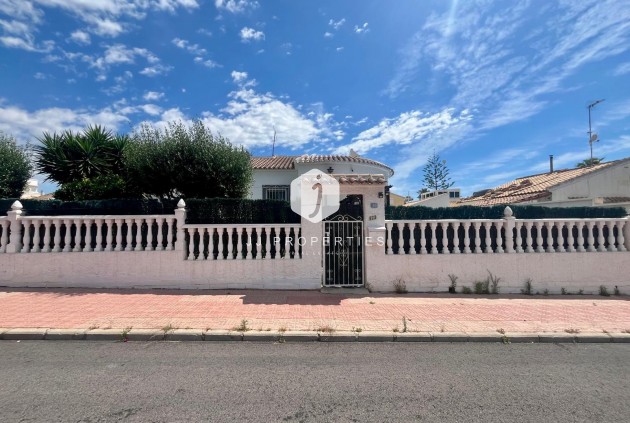 Resale - Villa -
Orihuela Costa - La Florida