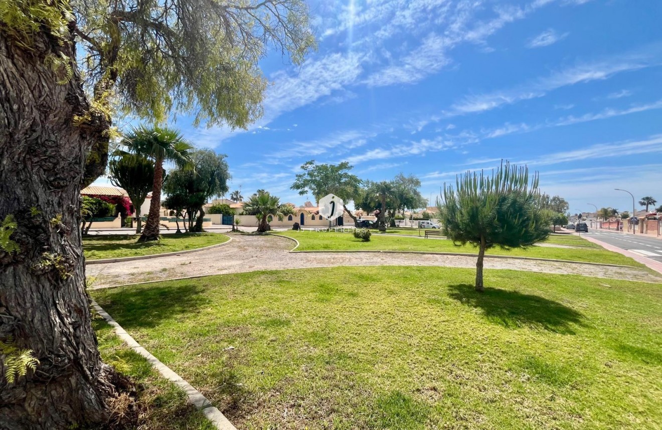 Resale - Villa -
Orihuela Costa - La Florida