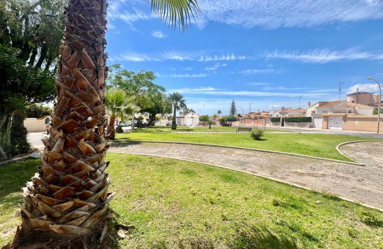 Resale - Villa -
Orihuela Costa - La Florida