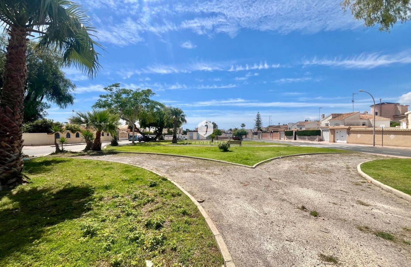 Resale - Villa -
Orihuela Costa - La Florida