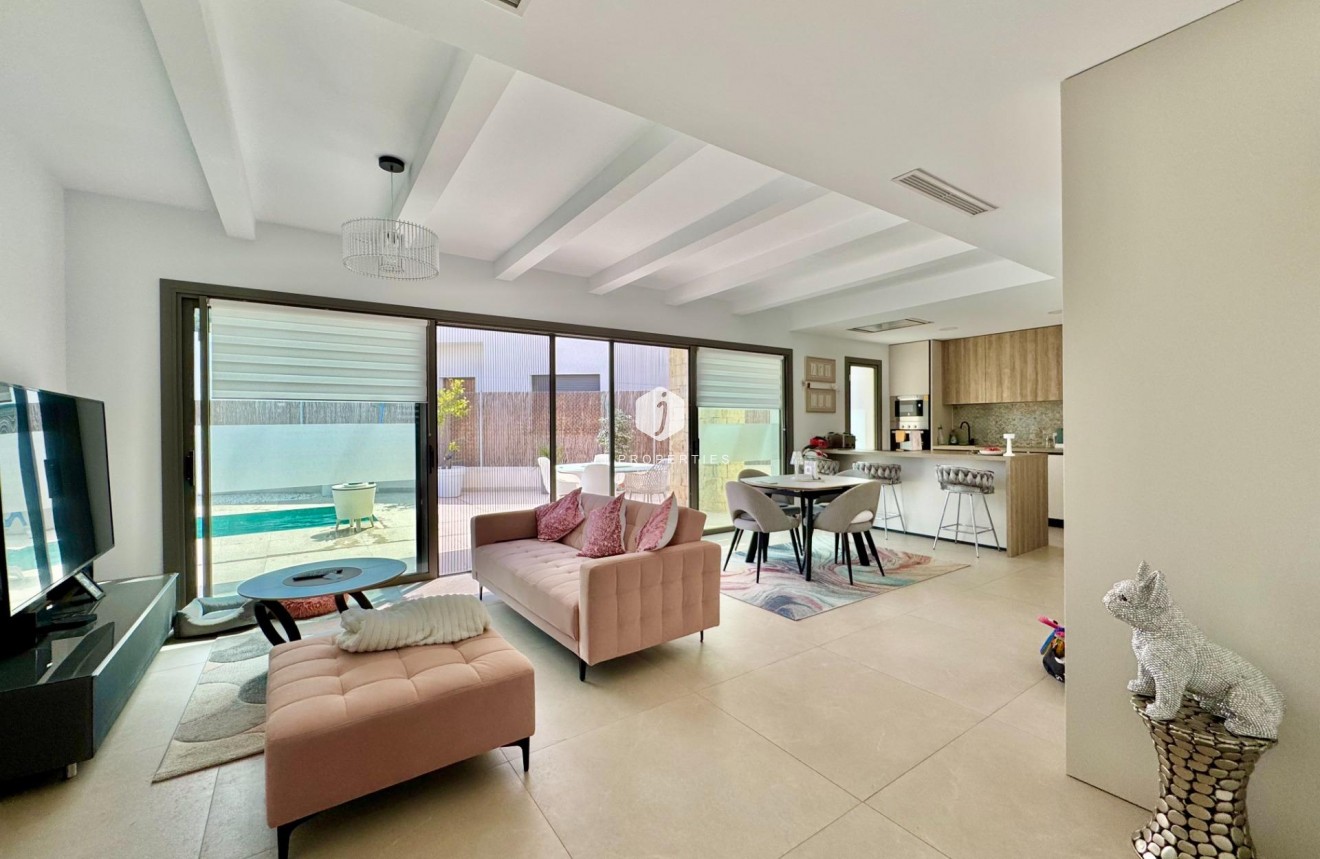 D'occasion - Villa -
San Miguel de Salinas - Blue Lagoon - Galán
