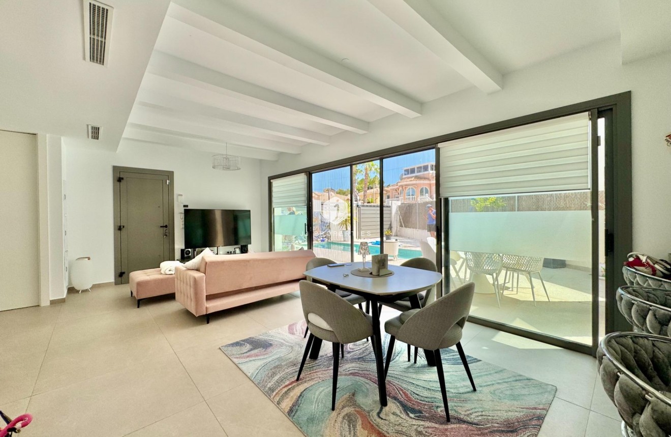 D'occasion - Villa -
San Miguel de Salinas - Blue Lagoon - Galán