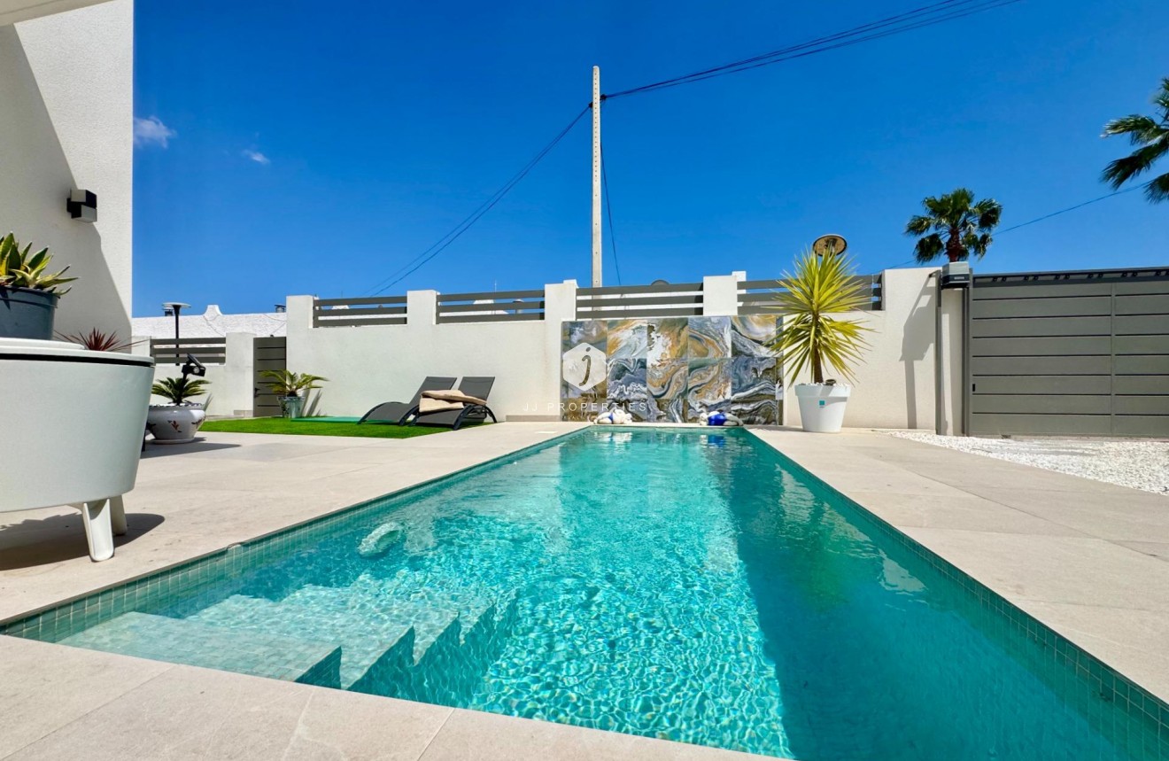 D'occasion - Villa -
San Miguel de Salinas - Blue Lagoon - Galán