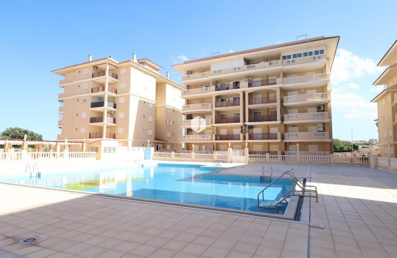 Z drugiej ręki - Mieszkanie w bloku -
Torrevieja - Costa Blanca