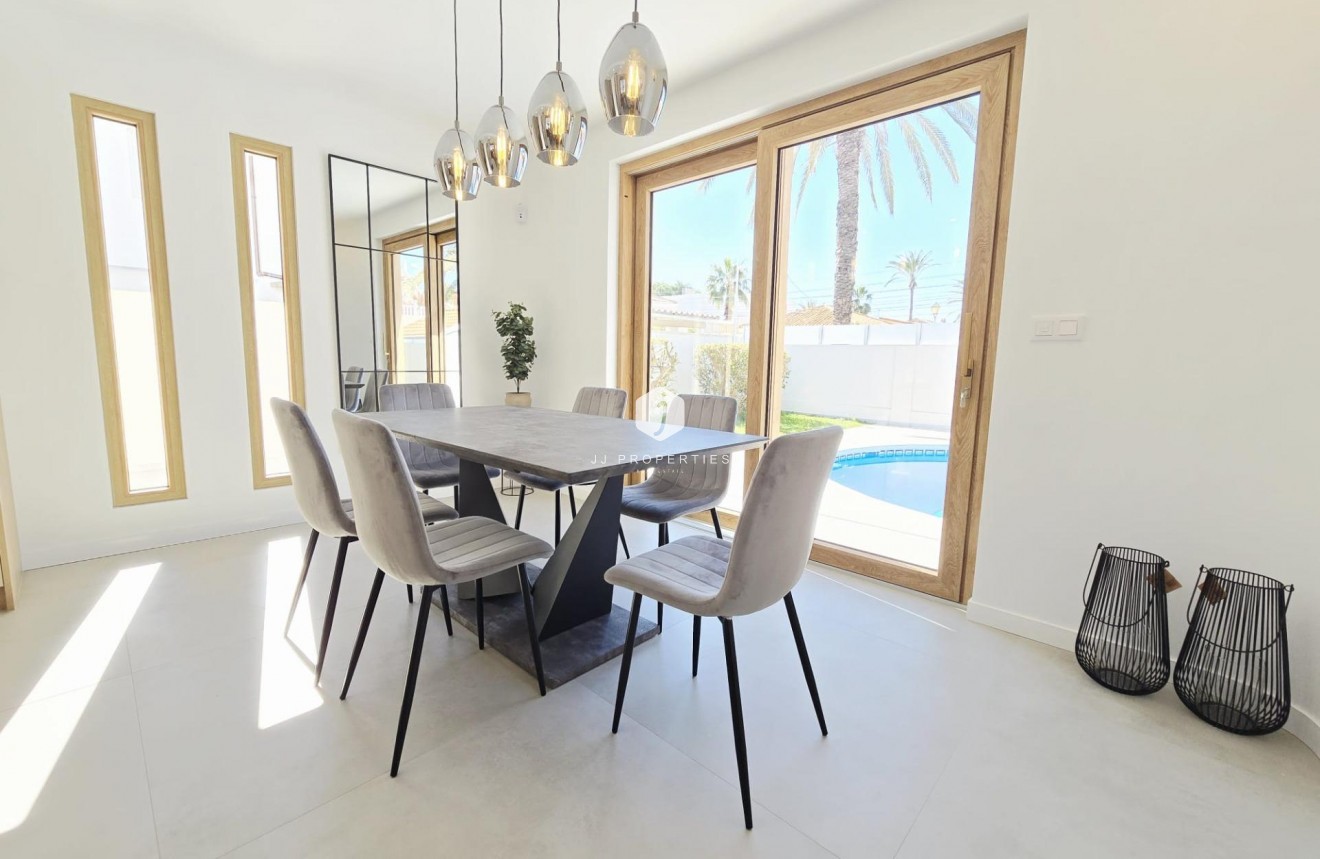 Tweedehands - Villa -
Orihuela Costa - Cabo Roig