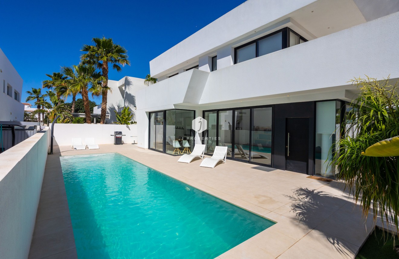 Tweedehands - Villa -
Ciudad Quesada - Costa Blanca