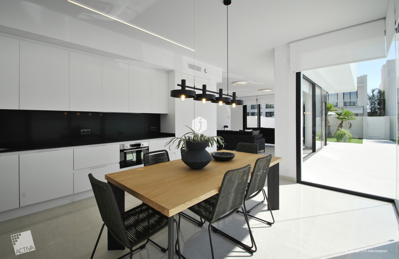 Tweedehands - Villa -
Ciudad Quesada - Costa Blanca