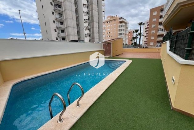 Tweedehands - Appartement / flat -
Guardamar del Segura - puerto deportivo