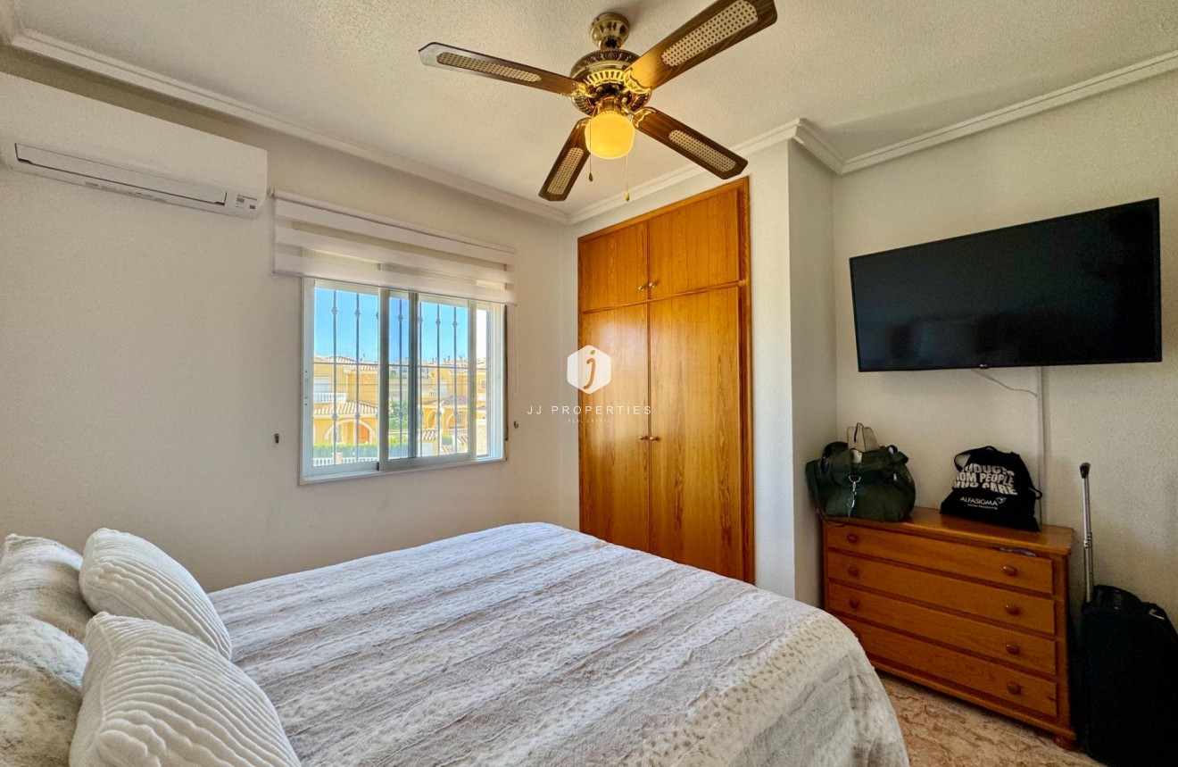 Tweedehands - Chalet -
Orihuela Costa - Las Filipinas