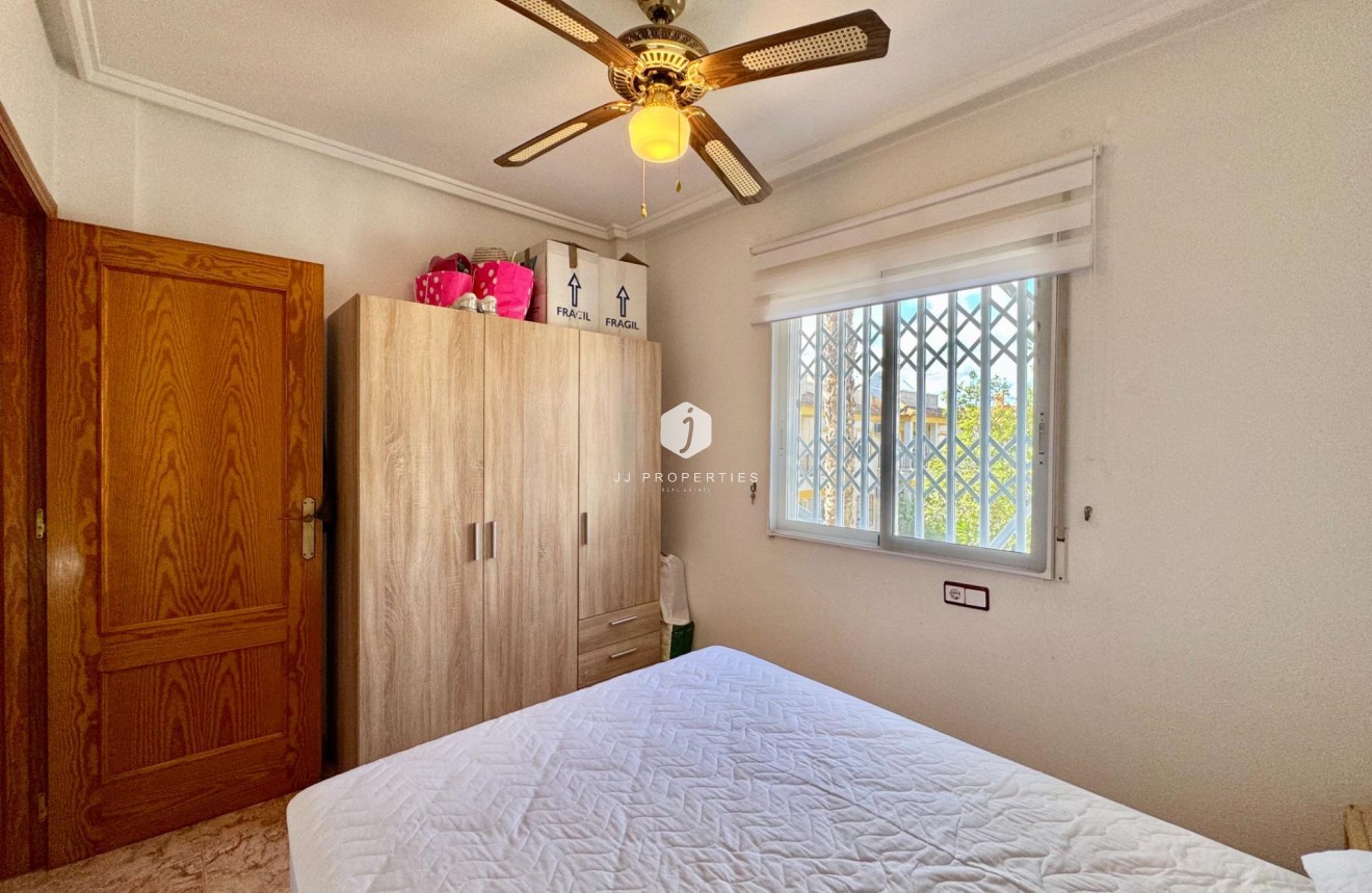 Tweedehands - Chalet -
Orihuela Costa - Las Filipinas