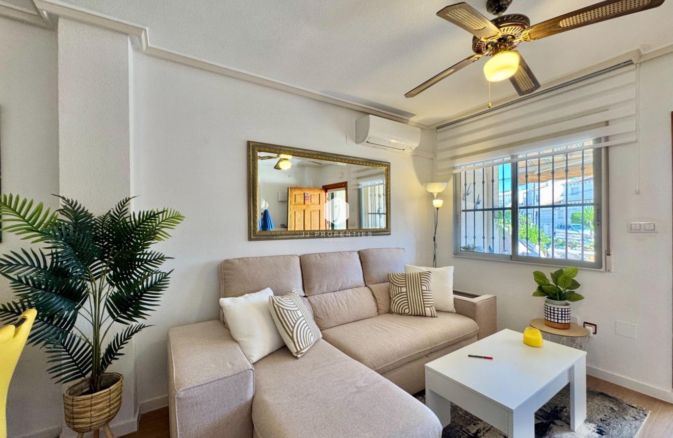 Tweedehands - Chalet -
Orihuela Costa - Las Filipinas