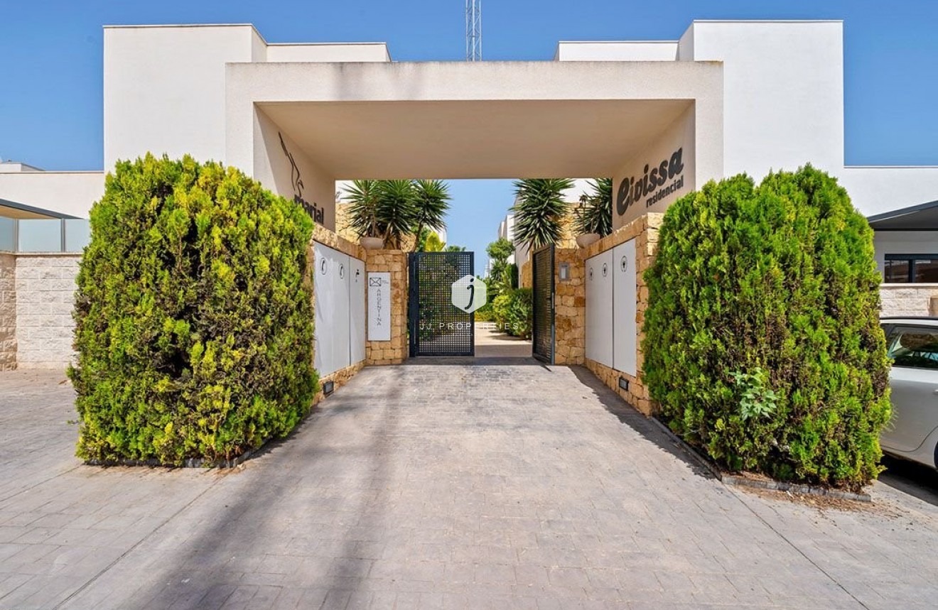 Tweedehands - Villa -
Ciudad Quesada - Costa Blanca