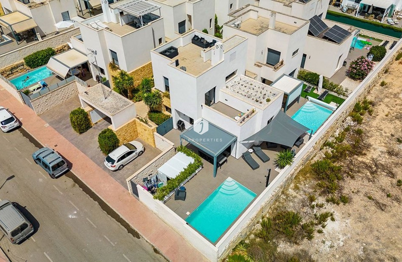 Tweedehands - Villa -
Ciudad Quesada - Costa Blanca