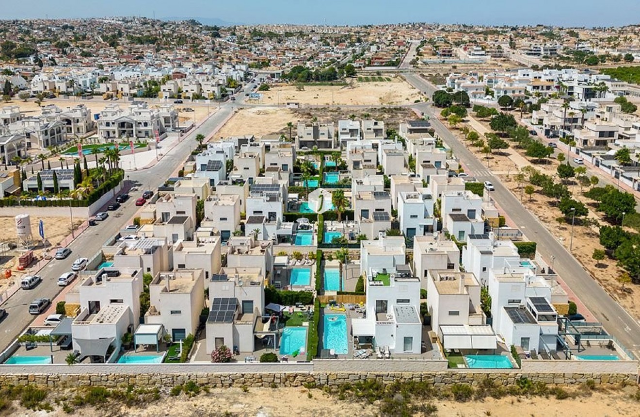 Tweedehands - Villa -
Ciudad Quesada - Costa Blanca