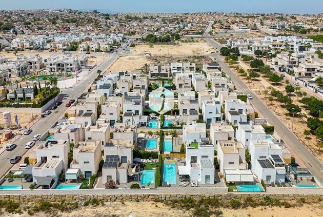 Tweedehands - Villa -
Ciudad Quesada - Costa Blanca