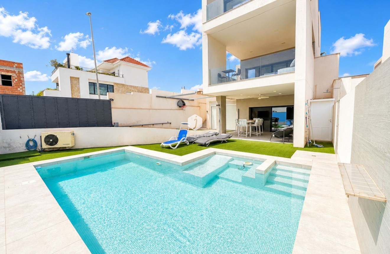 Tweedehands - Villa -
Ciudad Quesada - Costa Blanca