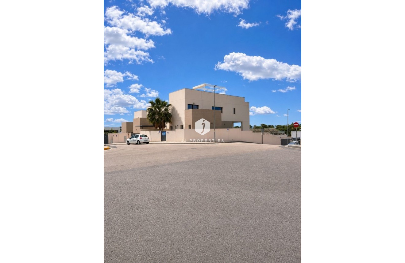 Tweedehands - Villa -
Ciudad Quesada - Costa Blanca