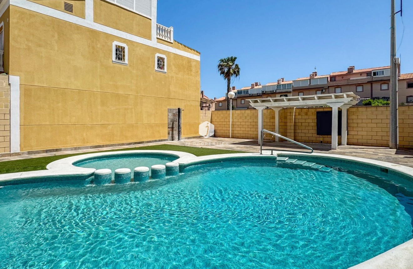 Tweedehands - Chalet -
Torrevieja - Costa Blanca