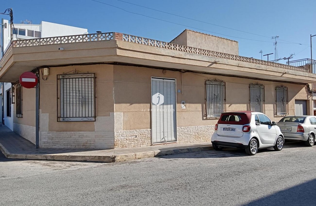 Tweedehands - Chalet -
Los Montesinos - PUEBLO CENTRO