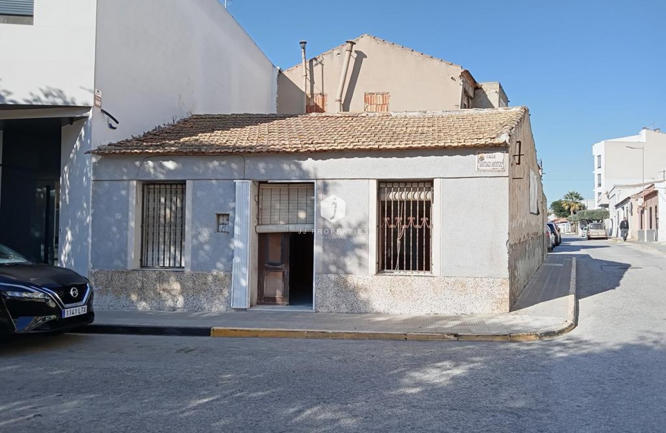 Segunda mano - Chalet -
Los Montesinos