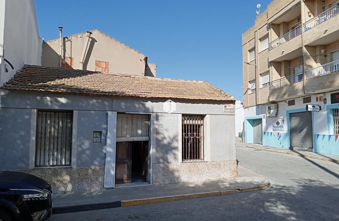 Segunda mano - Chalet -
Los Montesinos
