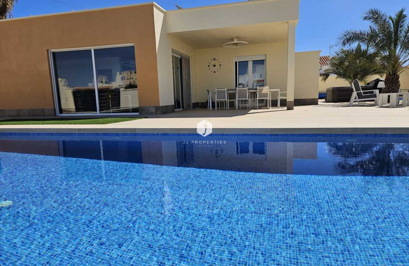 Tweedehands - Villa -
Torrevieja - Costa Blanca