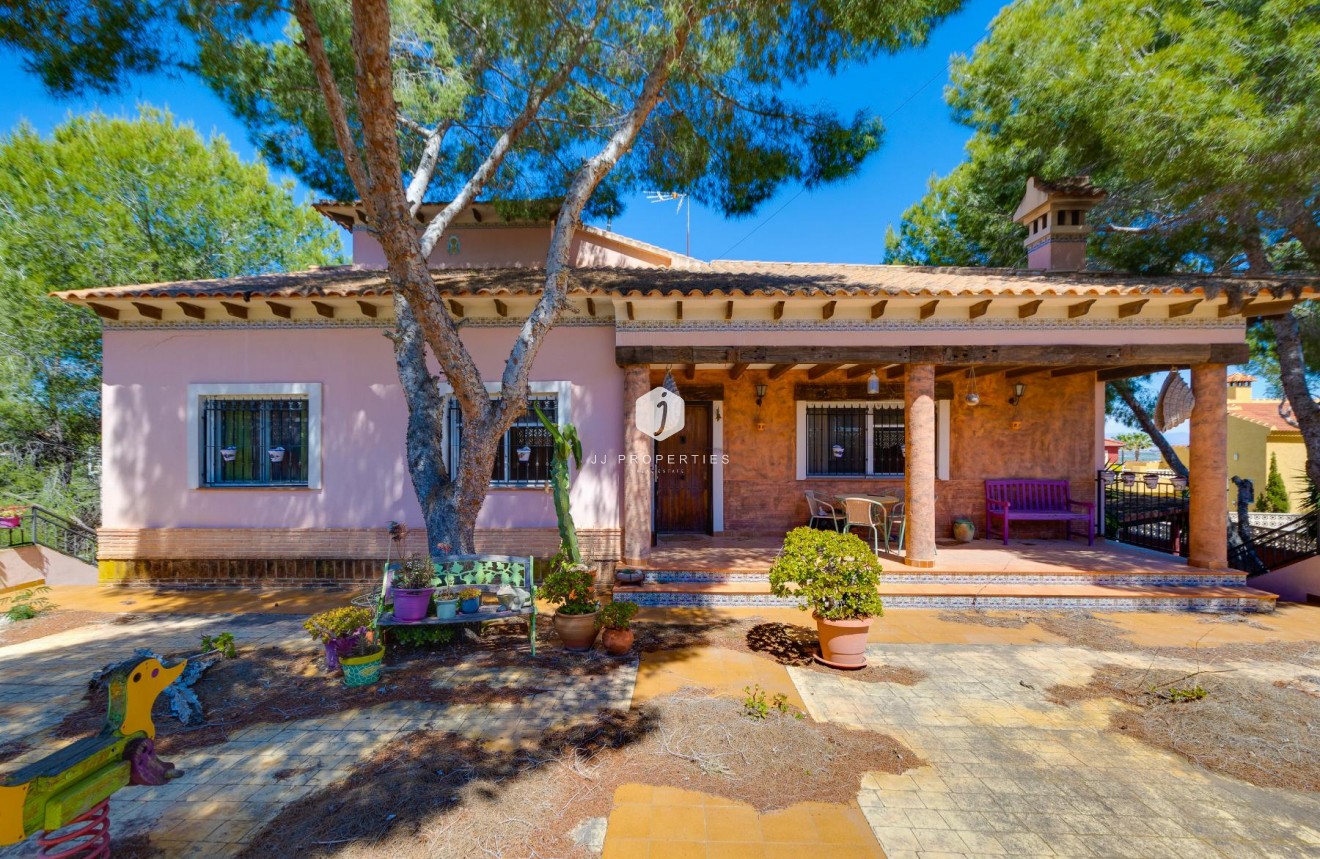 Resale - Villa -
San Miguel de Salinas - Inland