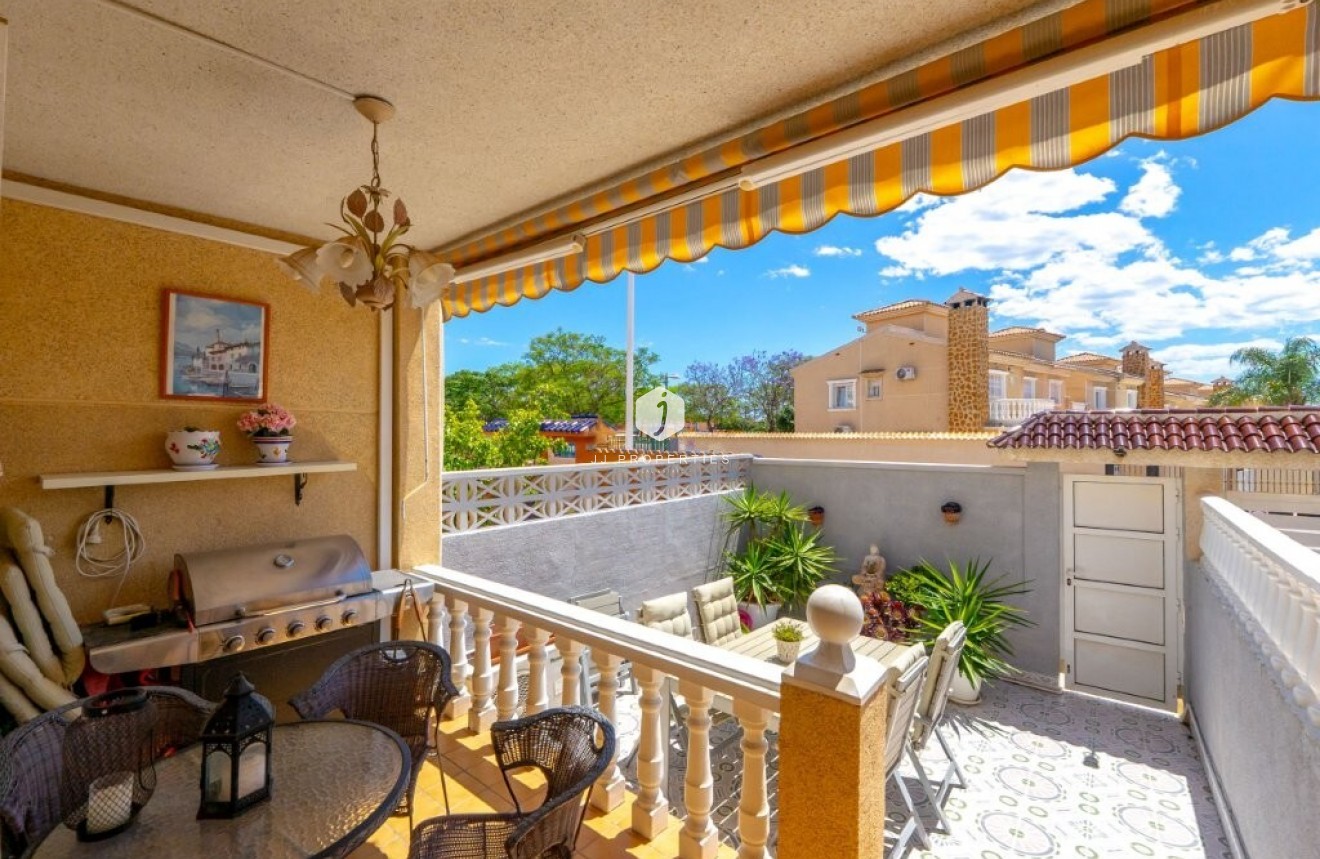 Z drugiej ręki - Szalet -
Torrevieja - aguas nuevas