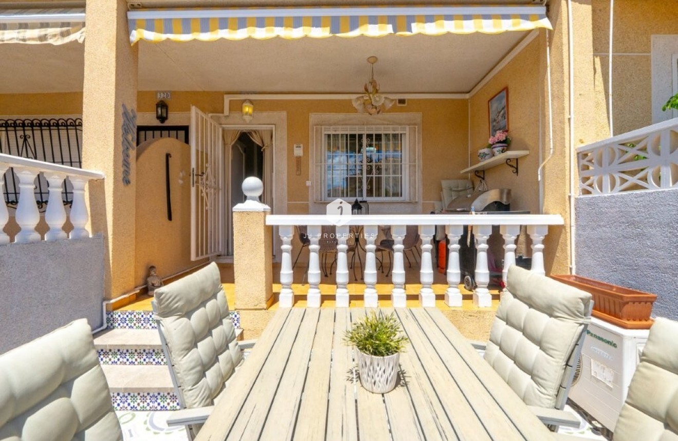 Z drugiej ręki - Szalet -
Torrevieja - aguas nuevas