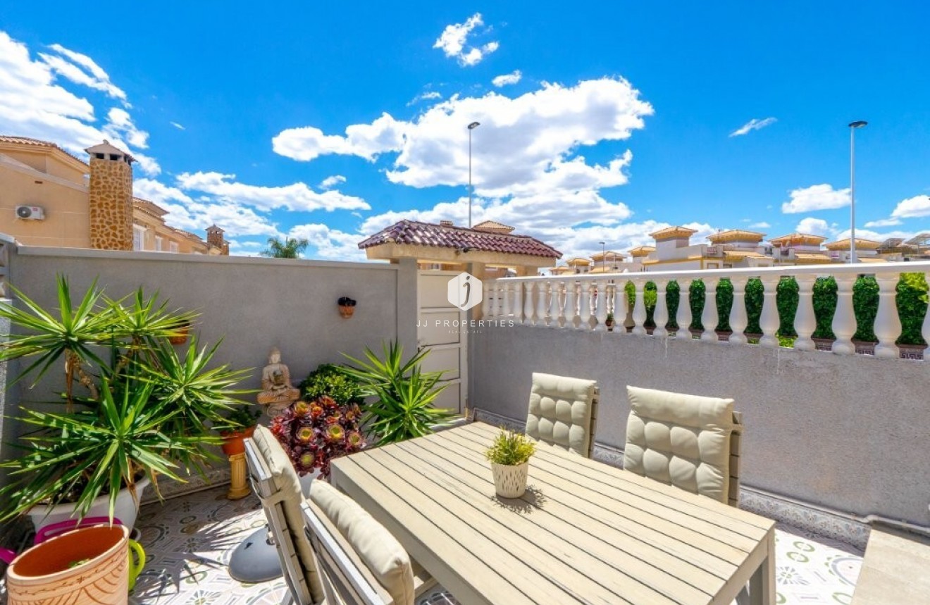 Z drugiej ręki - Szalet -
Torrevieja - aguas nuevas