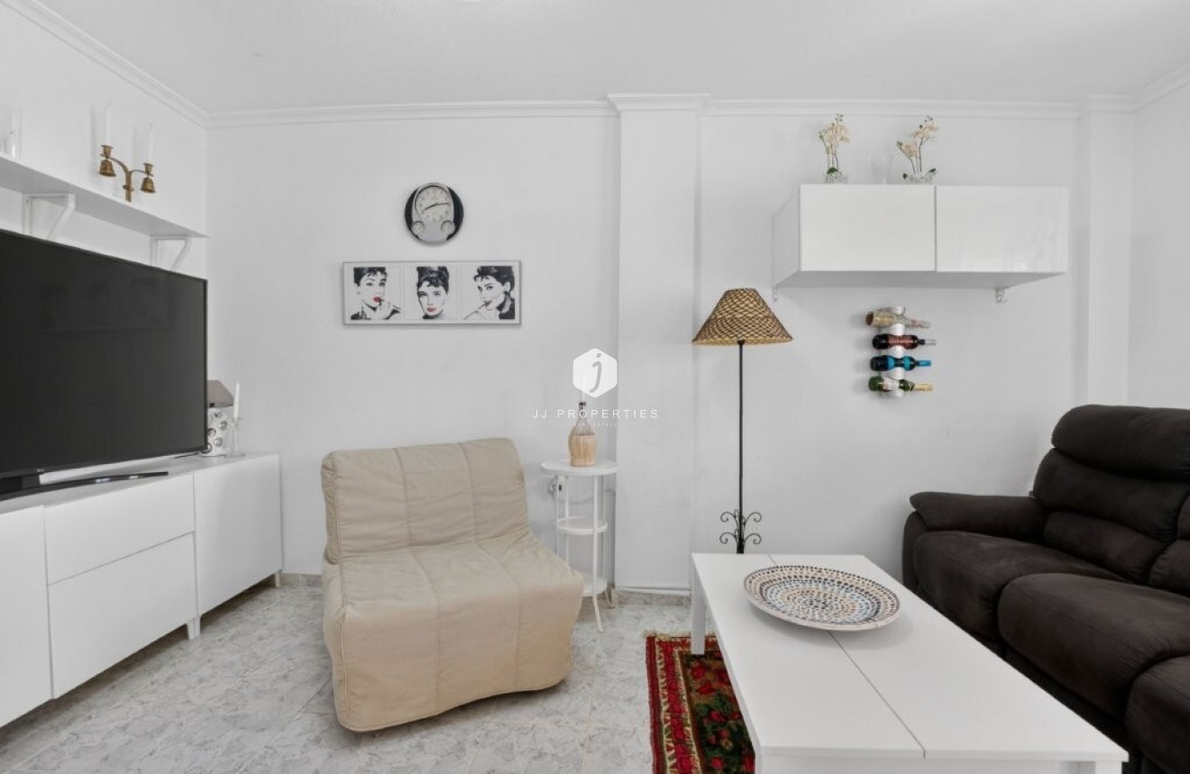 Z drugiej ręki - Szalet -
Torrevieja - aguas nuevas