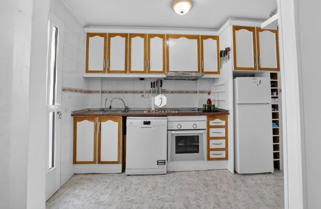Z drugiej ręki - Szalet -
Torrevieja - aguas nuevas