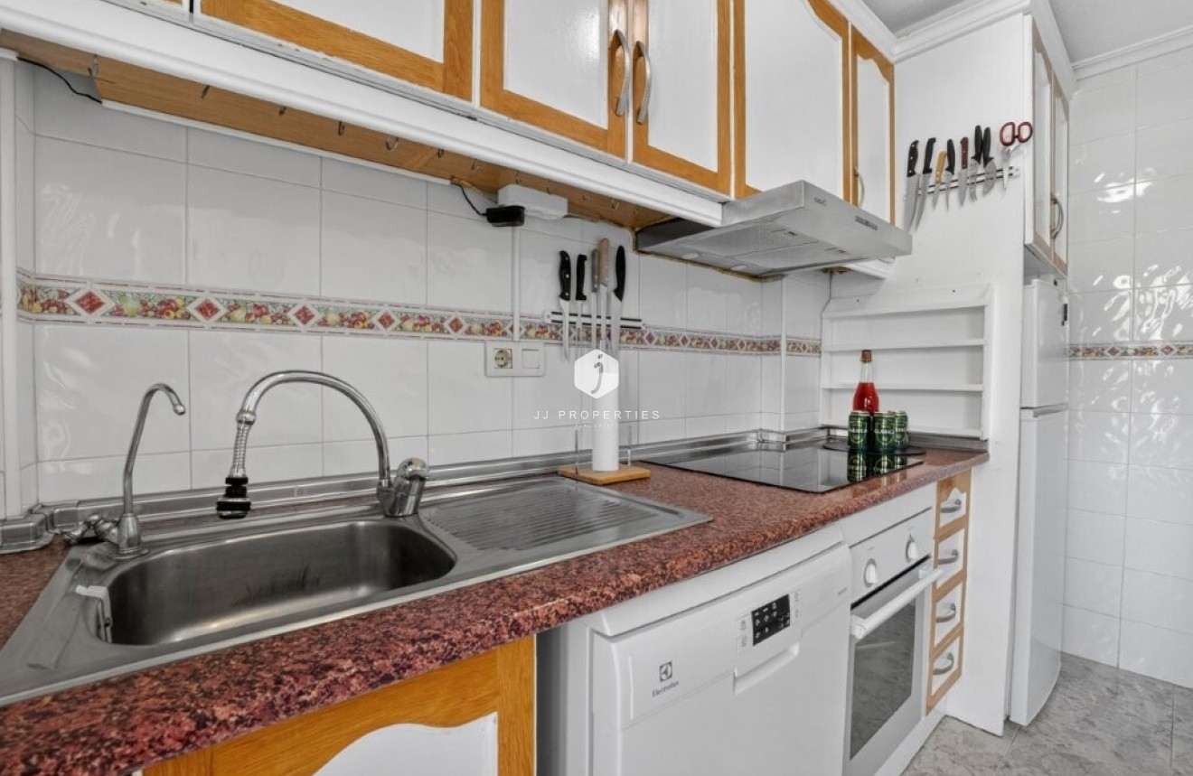 Z drugiej ręki - Szalet -
Torrevieja - aguas nuevas
