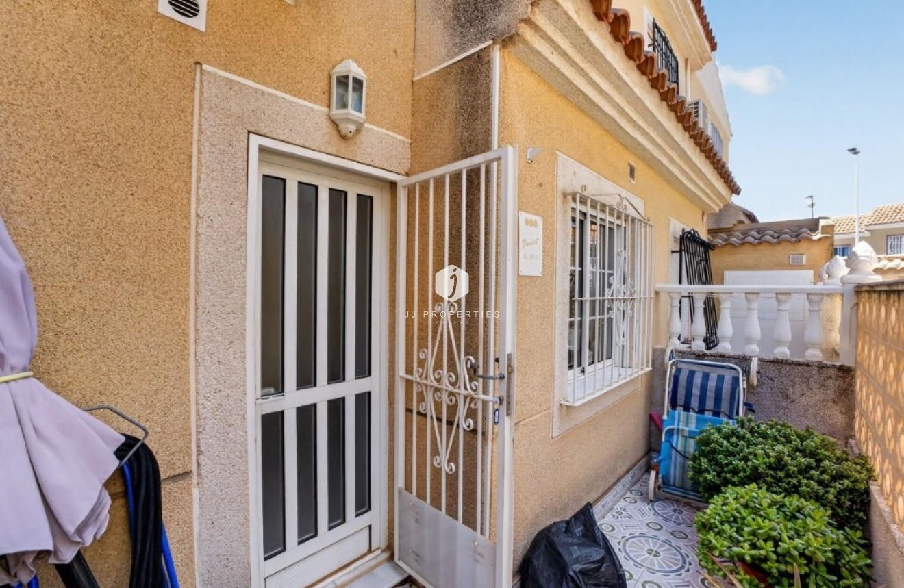 Z drugiej ręki - Szalet -
Torrevieja - aguas nuevas