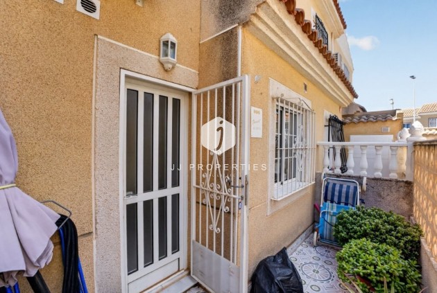 Z drugiej ręki - Szalet -
Torrevieja - aguas nuevas