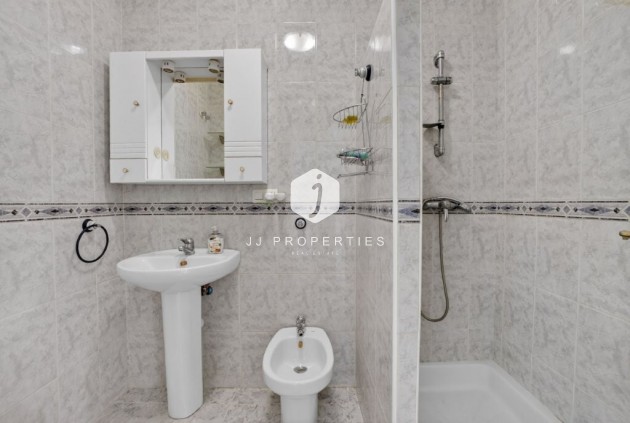 Z drugiej ręki - Szalet -
Torrevieja - aguas nuevas