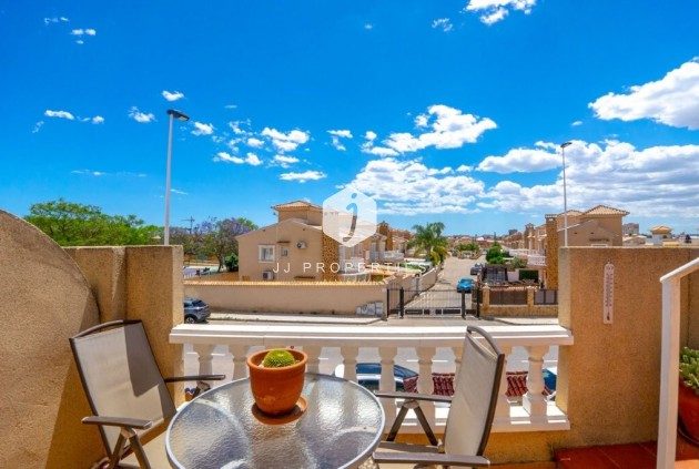 Z drugiej ręki - Szalet -
Torrevieja - aguas nuevas