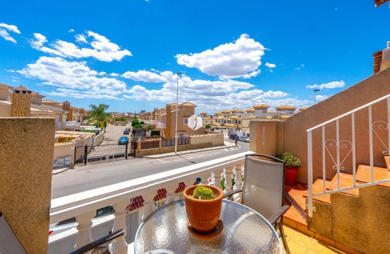 Z drugiej ręki - Szalet -
Torrevieja - aguas nuevas