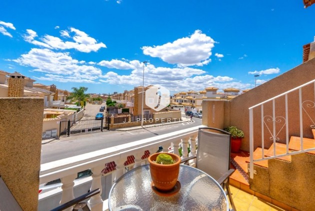 Z drugiej ręki - Szalet -
Torrevieja - aguas nuevas