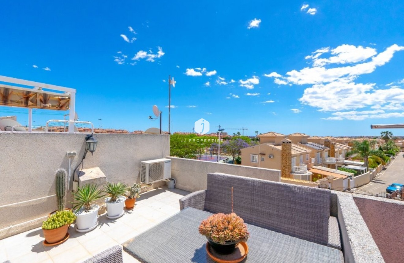 Z drugiej ręki - Szalet -
Torrevieja - aguas nuevas