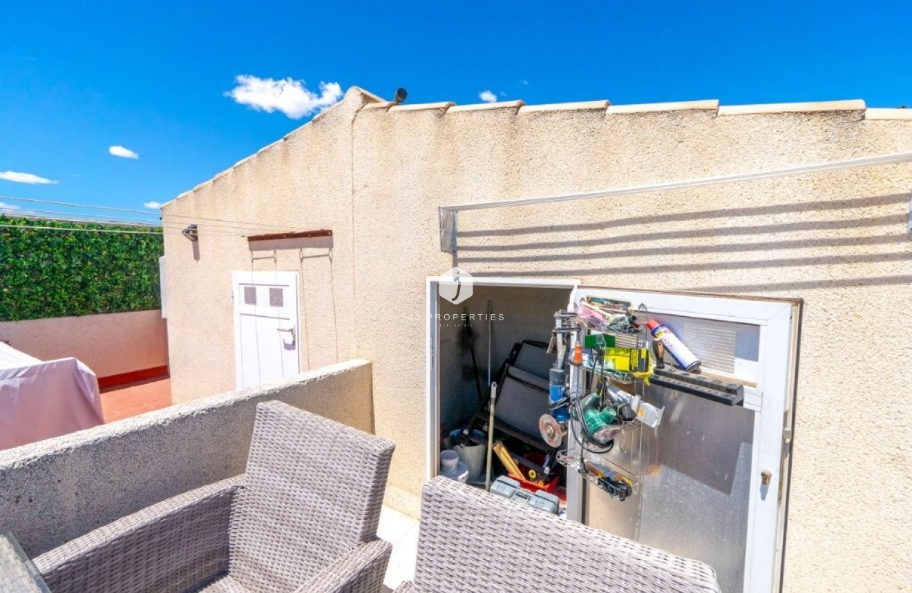 Z drugiej ręki - Szalet -
Torrevieja - aguas nuevas